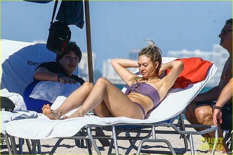 Corinne Olympios Shows Off Her Toned Figure In A Bikini On Christmas