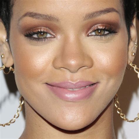 rihanna makeup bronze eyeshadow and pink lipstick steal her style