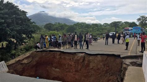 Desabamento De Ponte Retém Em Benguela Ajuda Para Vítimas Da Seca No Sul De Angola