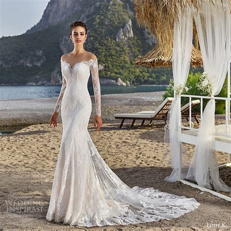 The most common wedding dress with long train material is metal. Elegant Lace Long Sleeve Long Train Mermaid Wedding Dress ...