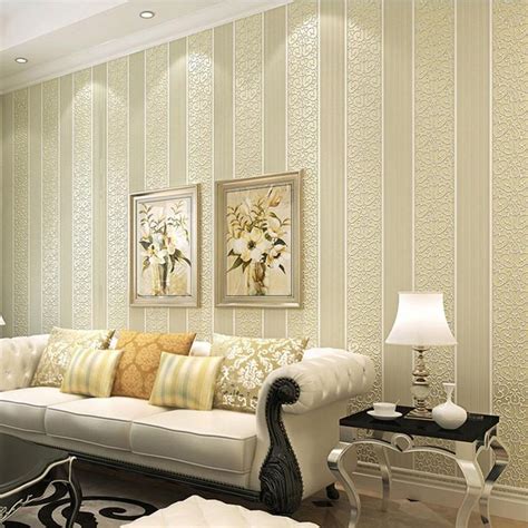 Luxury Textured Shimmering Damask Wall Paper In Creamy White And Light