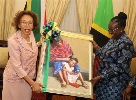 Mama Janeth Magufuli Akiwa Na Mgeni Wake Mke Wa Rais Ramaphosa Ikulu