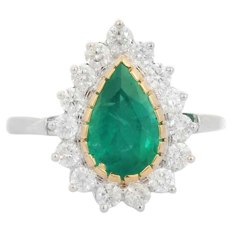 18k White Gold Emerald Cut Emerald White And Yellow Diamond Ring For