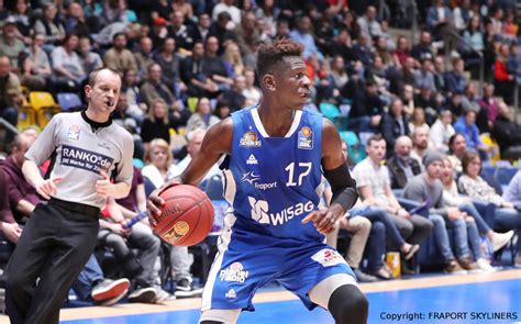 Isaac bonga is a tantilizing prospect due to his length and ball skills … at the moment he looks more like a point forward than a full time point guard at nba level … Isaac Bonga wechselt sofort in die NBA › BBL Profis
