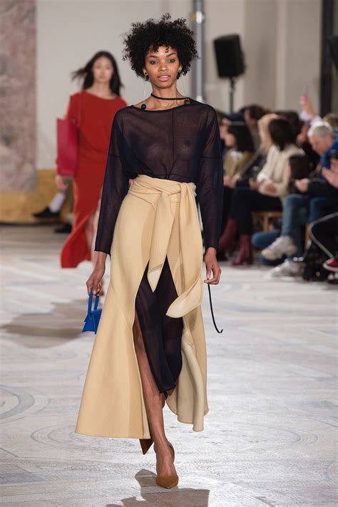 jacquemus-fall-2018-ready-to-wear-fashion-show-fashion,-women-s-runway-fashion,-runway-fashion