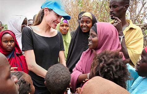 Angelina Jolie Visita El Mayor Campamento De Refugiados Rtvees
