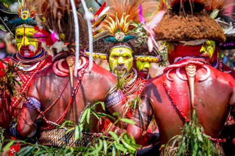The Huli Wigmen Go Papua New Guinea