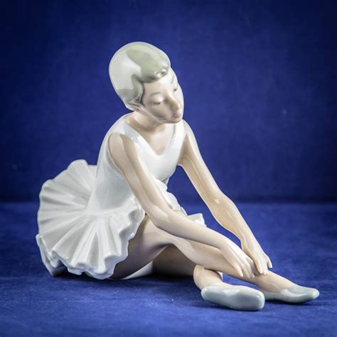 Vintage Lladro Nao Porcelain Seated Ballerina Figure Slipper Ballet
