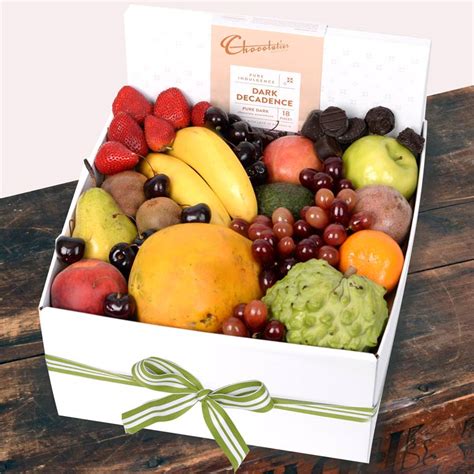 Deluxe Fruit Box With Dark Chocolates