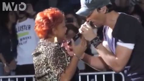 Enrique Iglesias se puso muy besucón con una fan The MVTO YouTube