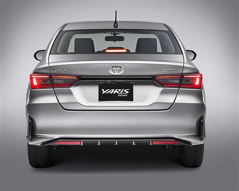 Toyota Yaris Sedán 2023 En México Parte Posterior Con Faros Led