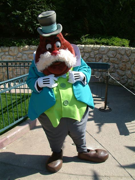 Mr Walrus At Disneyland Paris Walt Disney Characters Disney World