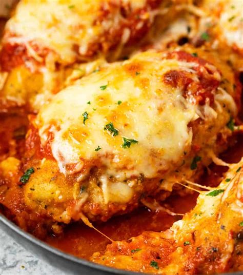 Coat the bottom of a 9x13 inch casserole dish with olive oil, and sprinkle with garlic and hot red pepper flakes. Baked Chicken Parmesan - The Cozy Cook