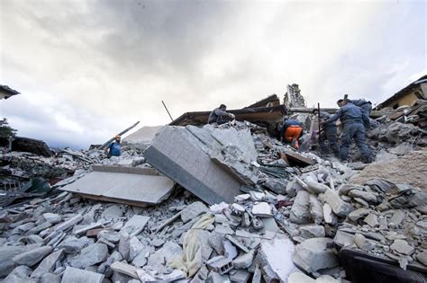 Servizio di bianca caterina al momento non si registrano notizie di feriti. Terremoto di stanotte in Italia, le immagini - Corriere.it