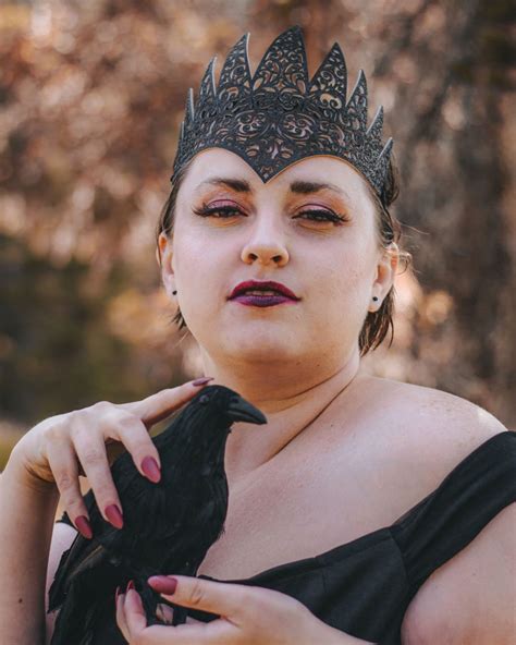 Diy evil queen costume ». DIY Evil Queen Costume - Plus Size Halloween - The Huntswoman