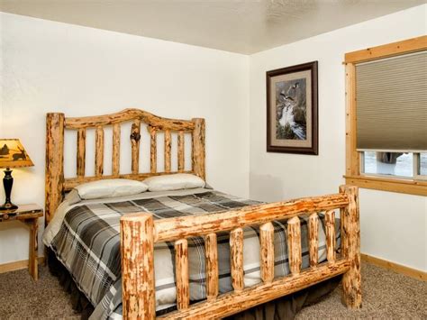 Just outside of yellowstone national park's west entrance sits the aptly named town of west yellowstone. West Yellowstone Lodging | Creekside Cabin at the Brook ...
