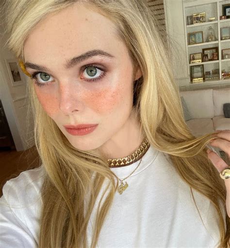 Best Of Elle Fanning On Twitter There’s No Denying That The Selfies Of Elle Fanning Are Superior