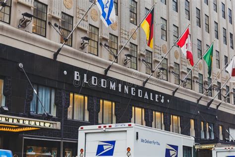 Bloomingdales Store At Michigan Avenue In Downtown Chicago Editorial