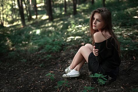 Images Brown Haired Female Forests Sit