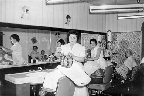 Salon Wolf Hedwig Wolf Im Salon Vintage Beauty Salon Vintage Hair Salons Vintage Hairstyles