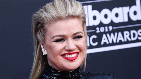 Clarkson's show currently airs across the. Kelly Clarkson äußert sich erstmals nach Bekanntgabe ihrer ...