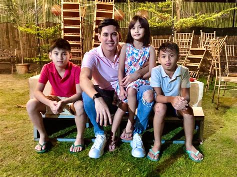 Asawa Wanted Pinoy Single Dad Receives Romantic Proposals After Viral Post The Filipino Times