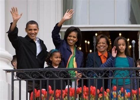 Barack obama senior sah seinen sohn barack junior nur noch einmal, als dieser 10 jahre alt war. File:Family of Barack Obama.jpg - Wikimedia Commons