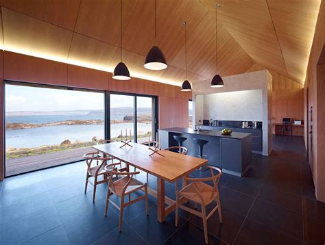 Contemporary House in Scotland by Dualchas Architects | Homedezen