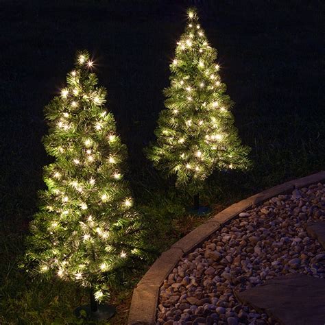 Aim the light at the tree and its foliage, and towards a structure behind it. 15 Magical Christmas Lights Outdoor Ideas 2019 UK - London ...