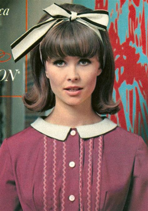 Popular Women S Hairstyles 1960s Women Used To Wear Some Crazy Hairstyles In The 1960s