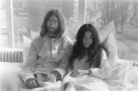 John Lennon E Yōko Ono 50 Anni Fa A Letto Insieme Contro Guerra E