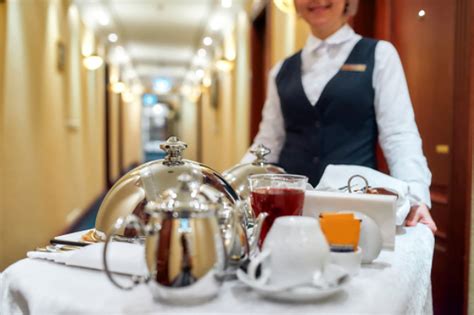 ¿qué Es El Room Service En Los Hoteles Y Cómo Usarlo ¡entérate