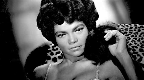 Eartha Kitt Sa Biographie Ses Albums Ses Concerts