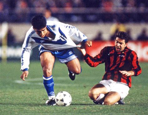 Marco van basten was forced to end his career due to a knee injury. Velez Vs Milan - Best Velez Milan Gifs Gfycat - kalenbrest