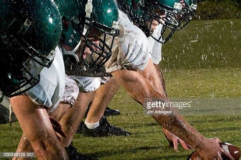 American Football Rain Photos And Premium High Res Pictures Getty Images