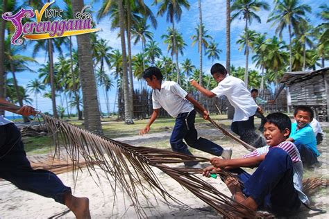 Permainan tradisi ini boleh dibahagikan kepada dua jenis iaitu : Permainan tradisional di kawasan perkampungan nelayan ...