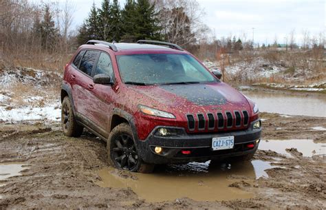 Suv Review 2017 Jeep Cherokee Trailhawk Driving