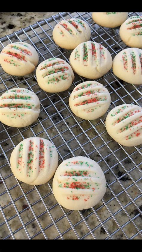 The cookies are a lovely gluten free substitute to regular shortbread, however they do have a cornstarchy texture and are more. Canada Cornstarch Shortbread Cookies / Traditional ...