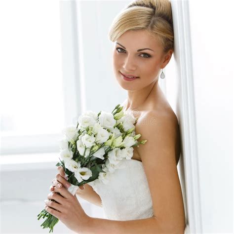 Portrait Of Beautiful Bride Stock Image Image Of Bouquet Floral