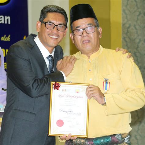 Pengaruh kepemimpinan instruksional (instructional leadership) kepala sekolah dan komitmen guru terhadap mutu kinerja mengajar guru. Peja nakal tapi hormat orang, daya kepimpinan tinggi ...