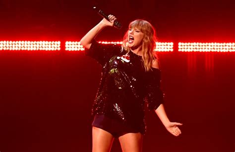 Taylor Swift Talks Sexual Harassment Case During Concert The Mary Sue