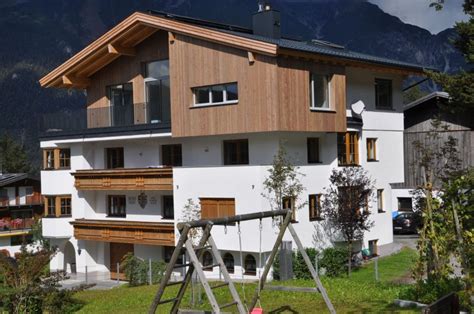 If you would like to discover the area, hiking, skiing and cycling are possible in the surroundings and the accommodation can arrange a bicycle rental service. Haus Berghof - Feriendorf Tobadill
