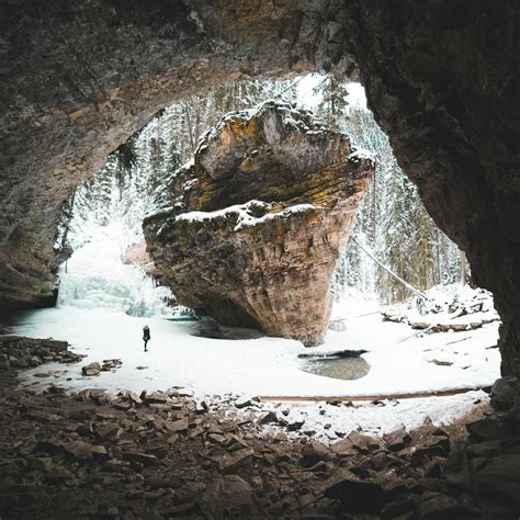 Hidden Cave In Johnston Canyon Banff National Park Oc 2000x2000