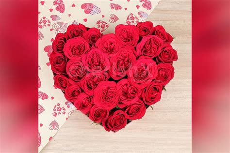 Send A Simple 25 Red Rose In Heart Shaped Arrangement With 6 Teddy