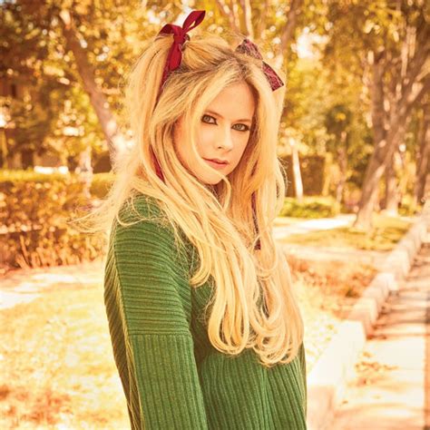 Avril Lavigne Spent 2 Years In Bed Amid Lyme Disease Battle E Online