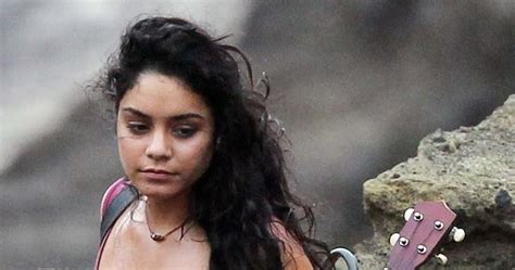 Celebrity Measurements Vanessa Hudgens Bra Size Weight And Measurements