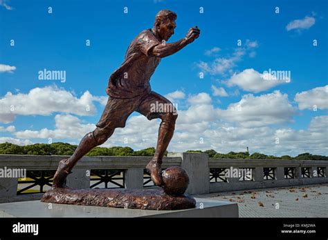 Lionel Messi Estatua Puerto Madero Buenos Aires Argentina Sudamérica Fotografía De Stock Alamy