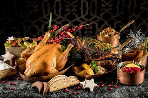 Not because i am trying to stick to the original ideal of abstinence or anything like that. Italian Christmas Eve Buffet : 20 Traditional Dishes Of The Italian Christmas Dinner - Celebrity ...