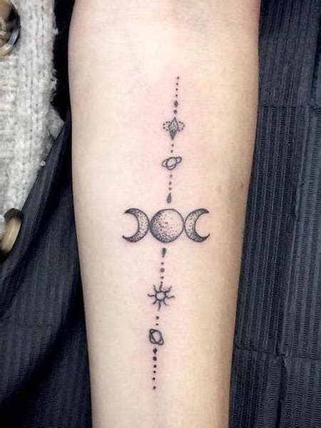 20 Dreamy Moon Tattoo Designs And Meaning The Trend Spotter
