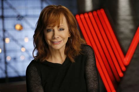First Look Reba Mcentire Mentors The Voices Top 12